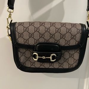 Gucci crossbody with Red and Green adjustable strap